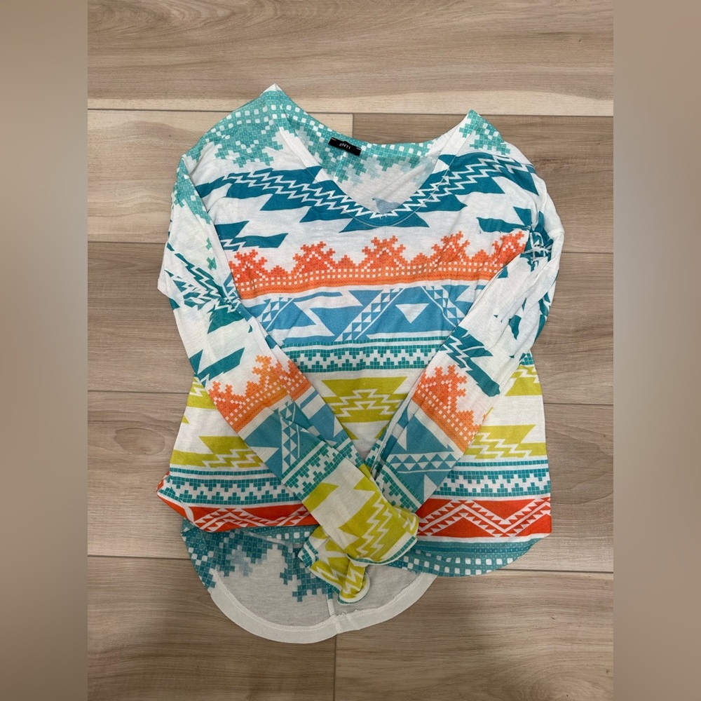 Enti Bright Tribal Light Weight Sweater Women’s M